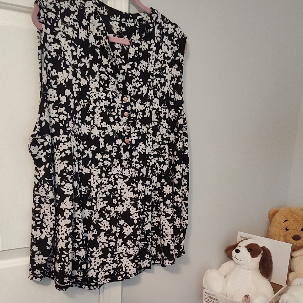 Kim Rogers Black and White Floral Blouse